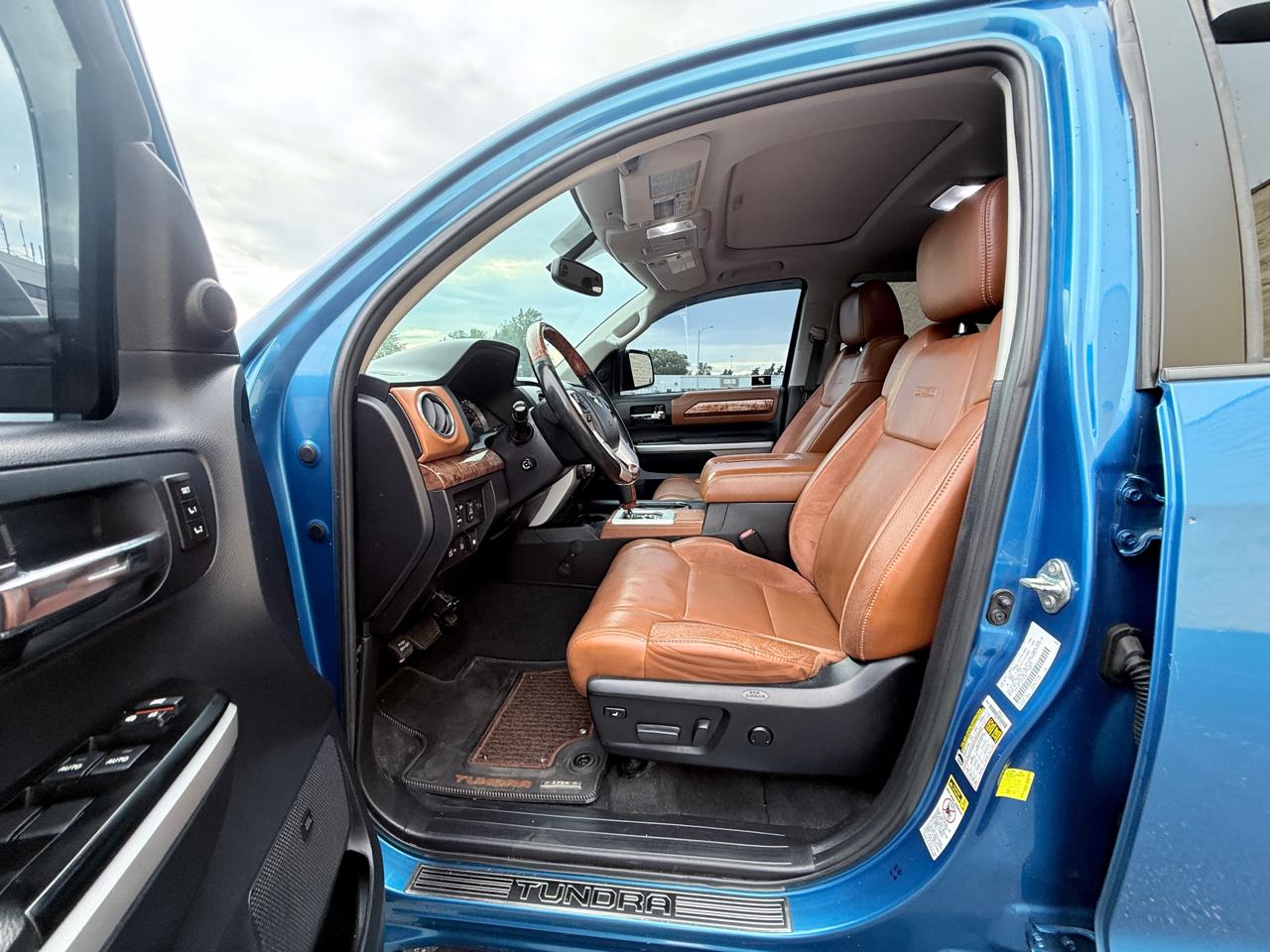 Toyota Tundra Platinum CrewMax 5.7L FFV 4WD 2016