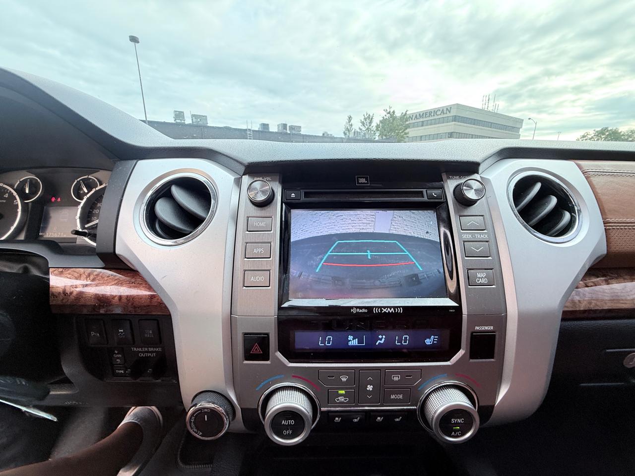Toyota Tundra Platinum CrewMax 5.7L FFV 4WD 2016