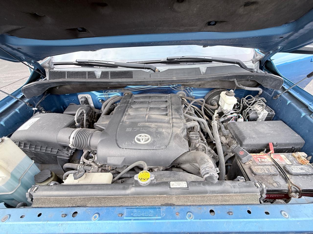 Toyota Tundra Platinum CrewMax 5.7L FFV 4WD 2016