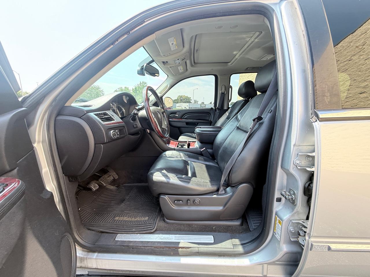 Cadillac Escalade AWD Luxury 2012
