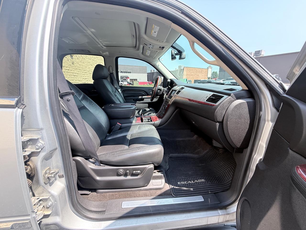 Cadillac Escalade AWD Luxury 2012
