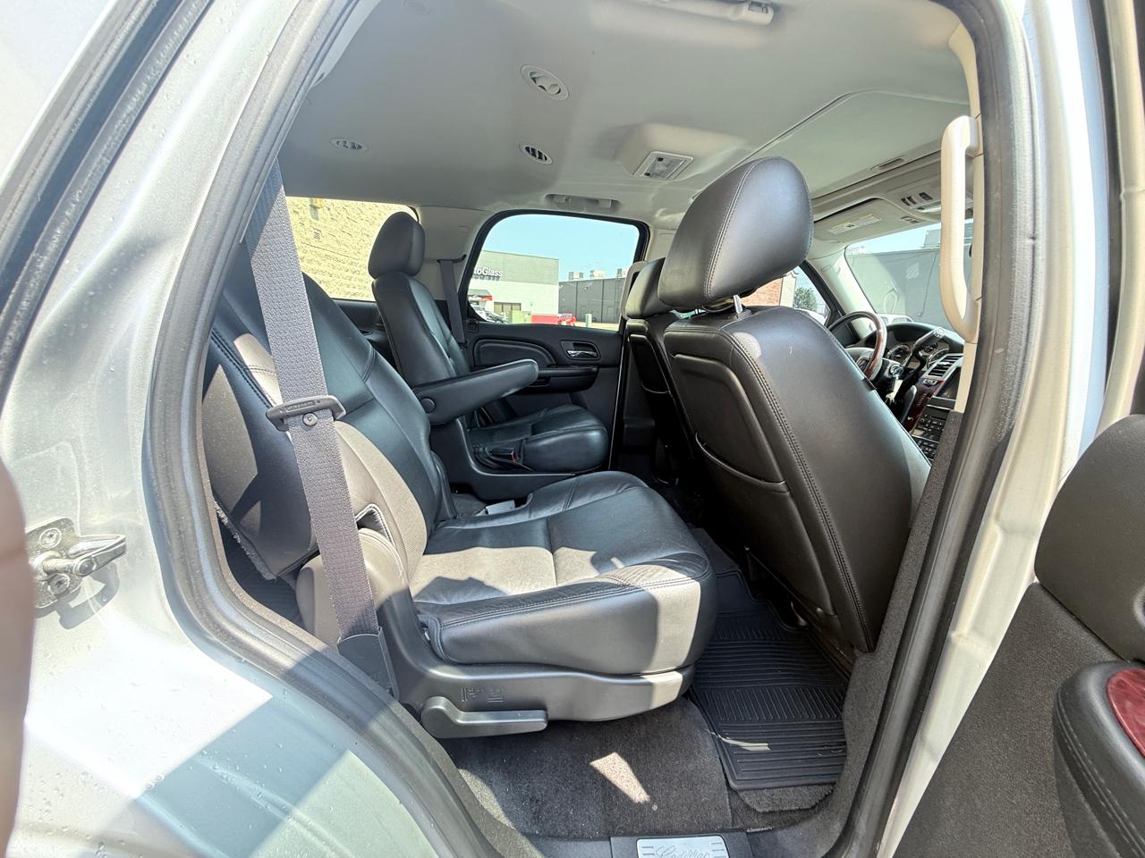 Cadillac Escalade AWD Luxury 2012