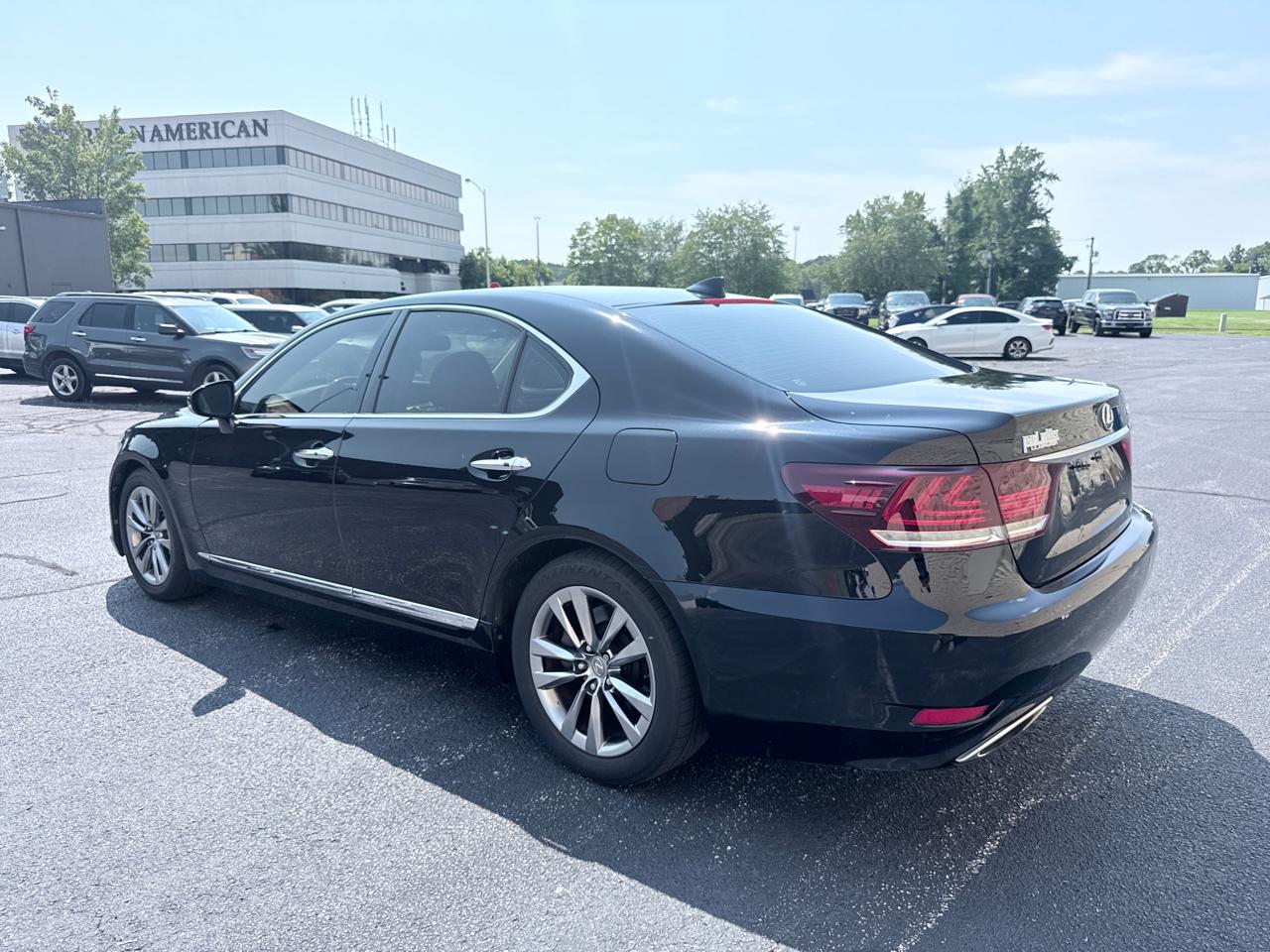 Lexus LS 460 Luxury Sedan AWD 2014