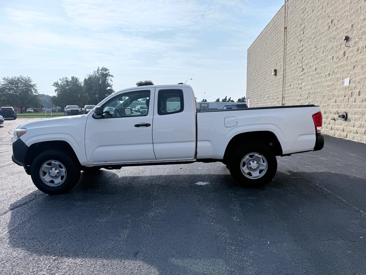Toyota Tacoma SR5 Access Cab I4 6AT 4WD 2017
