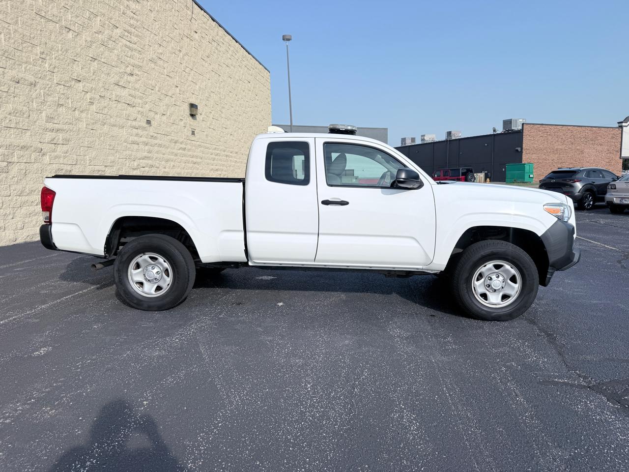 Toyota Tacoma SR5 Access Cab I4 6AT 4WD 2017