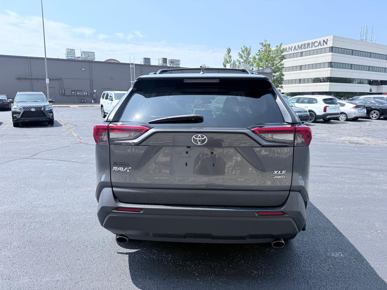 Toyota RAV4 XLE AWD 2021