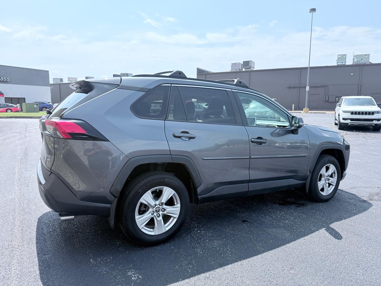 Toyota RAV4 XLE AWD 2021