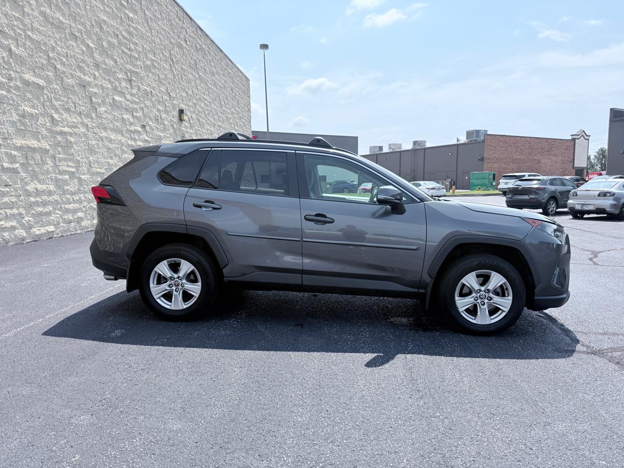 Toyota RAV4 XLE AWD 2021