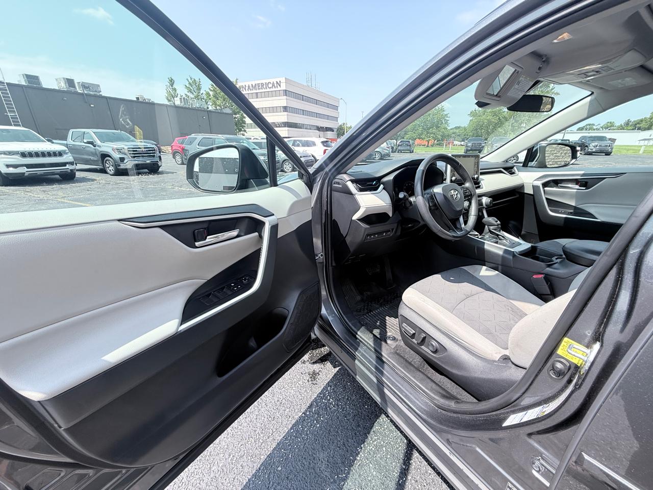 Toyota RAV4 XLE AWD 2021