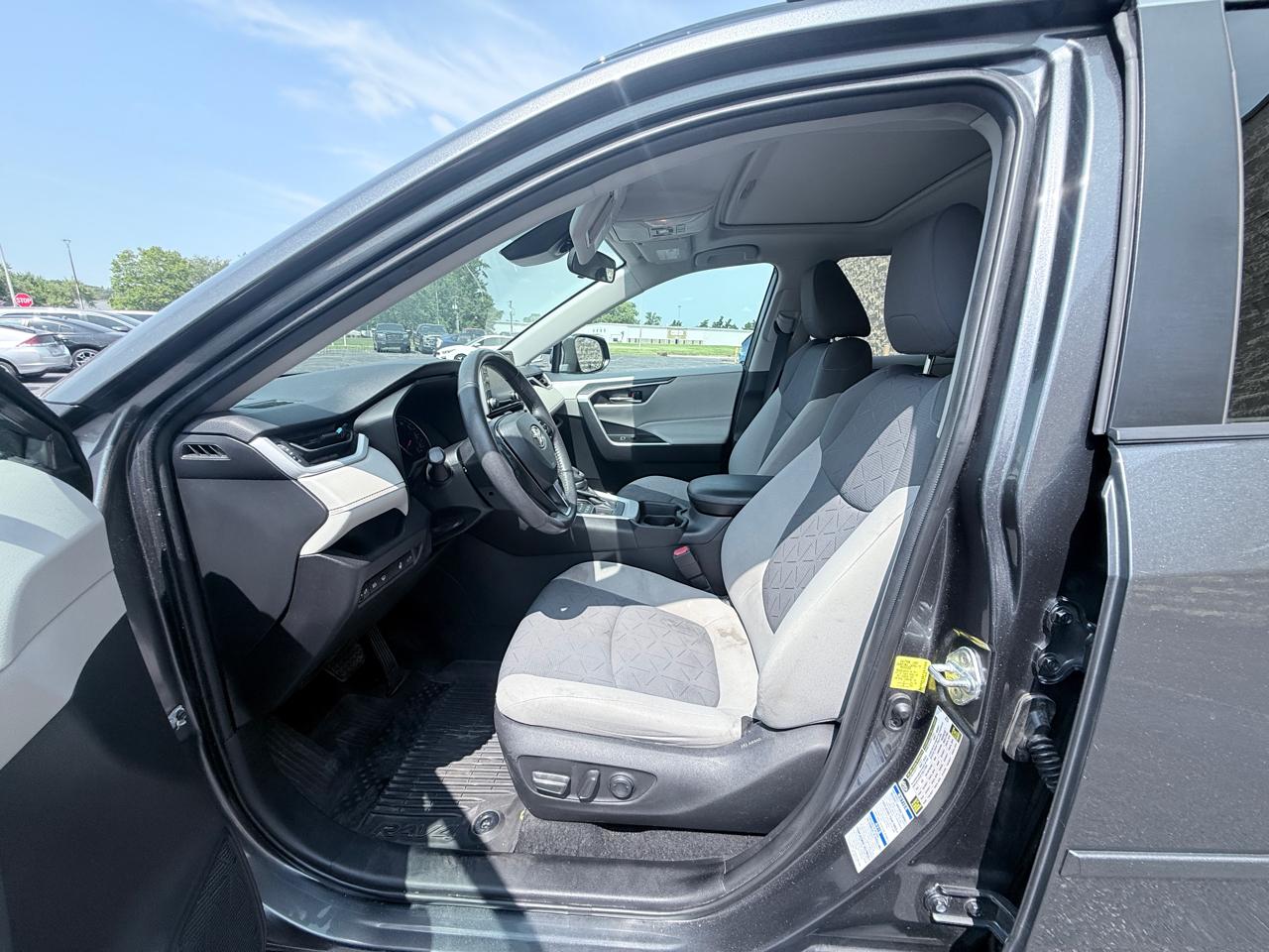 Toyota RAV4 XLE AWD 2021