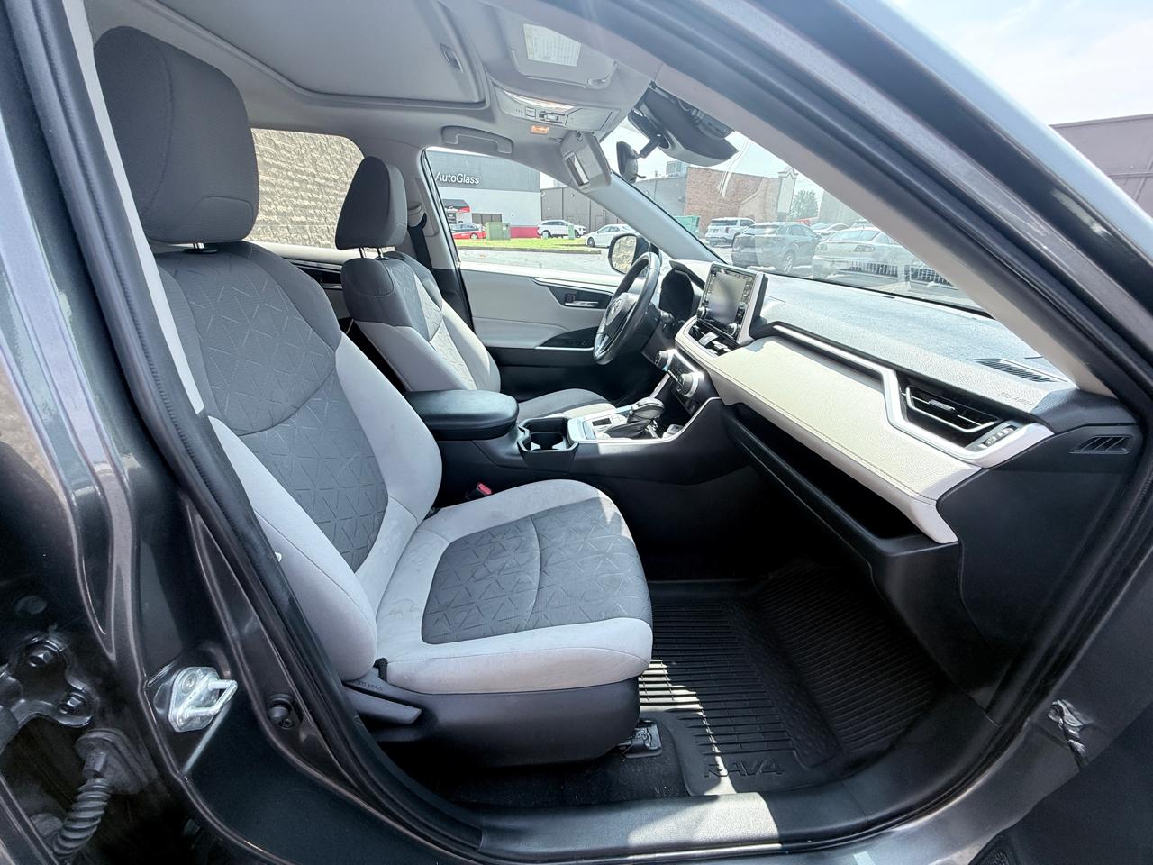 Toyota RAV4 XLE AWD 2021
