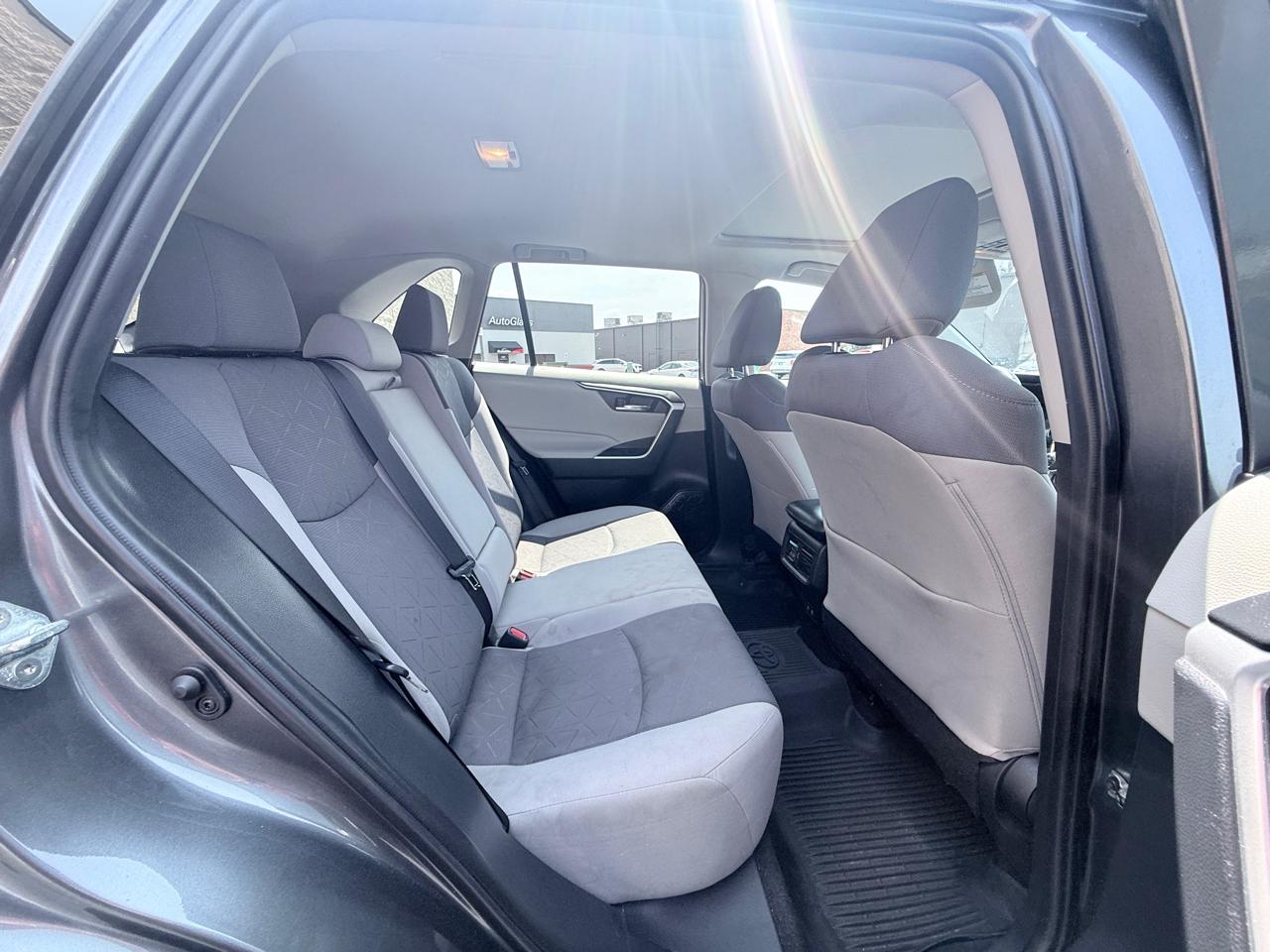 Toyota RAV4 XLE AWD 2021