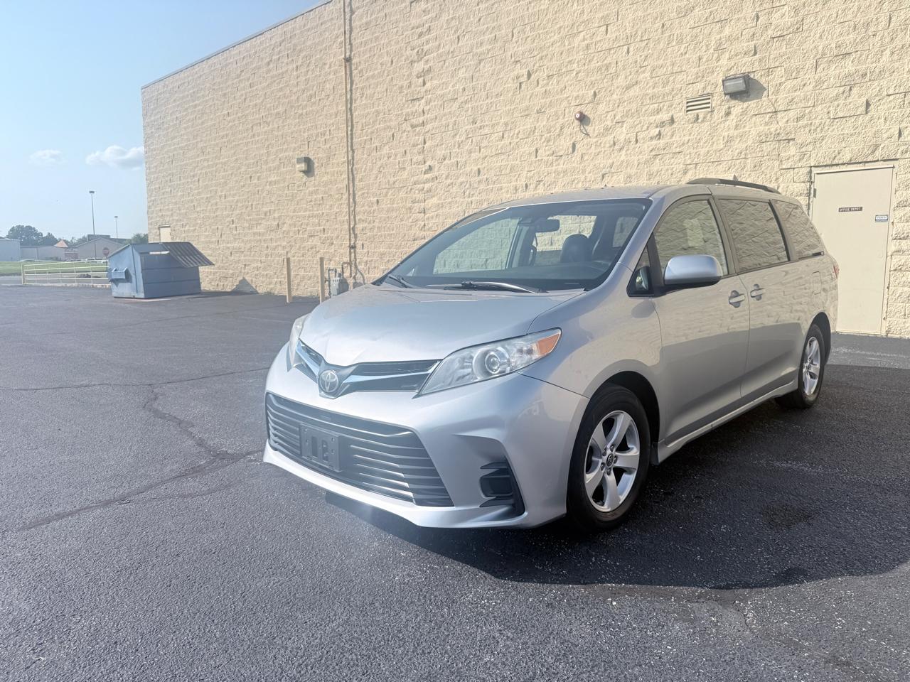 Toyota Sienna LE 8-Passenger 2020