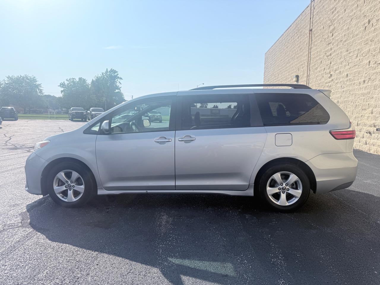 Toyota Sienna LE 8-Passenger 2020