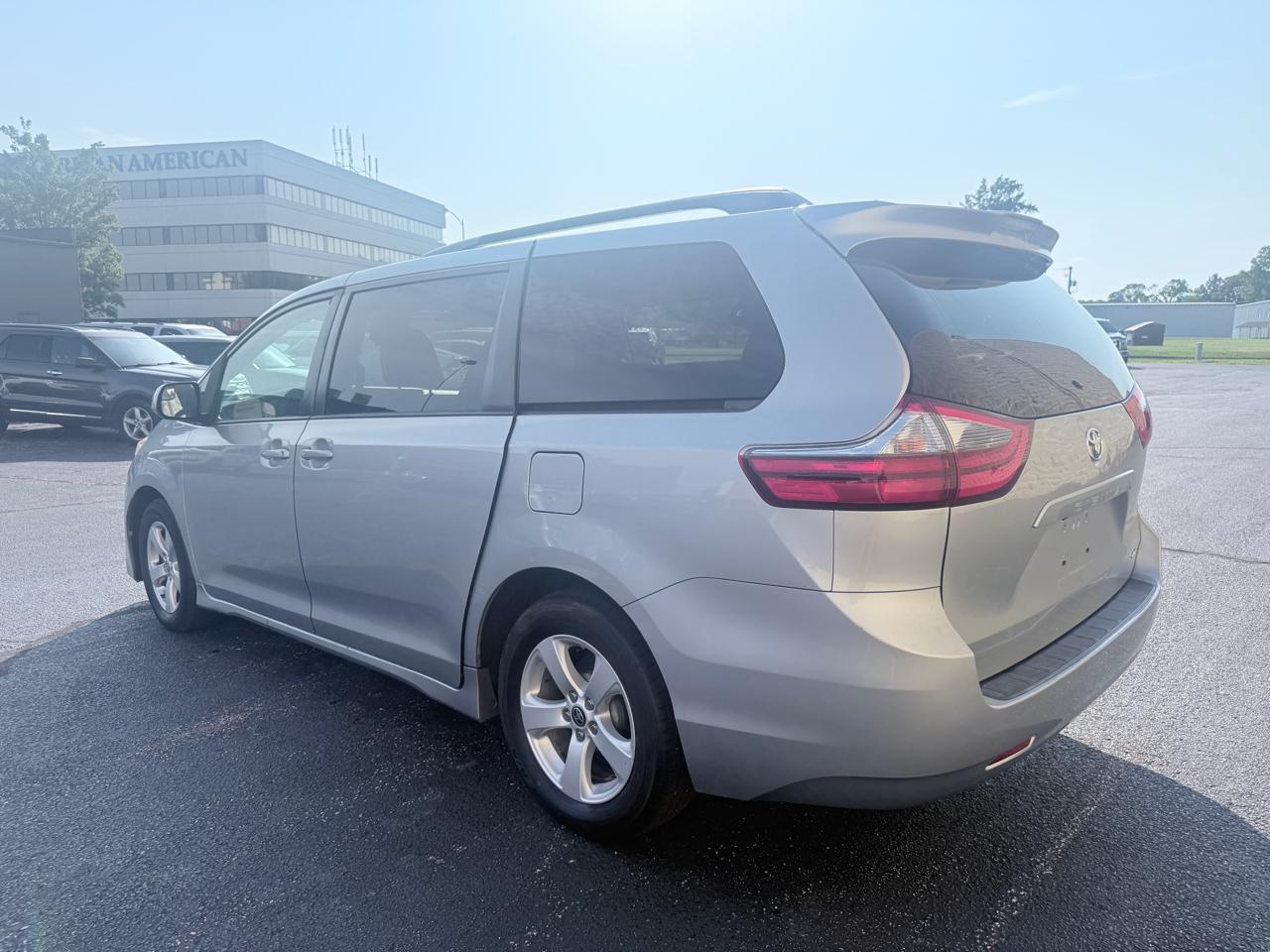 Toyota Sienna LE 8-Passenger 2020