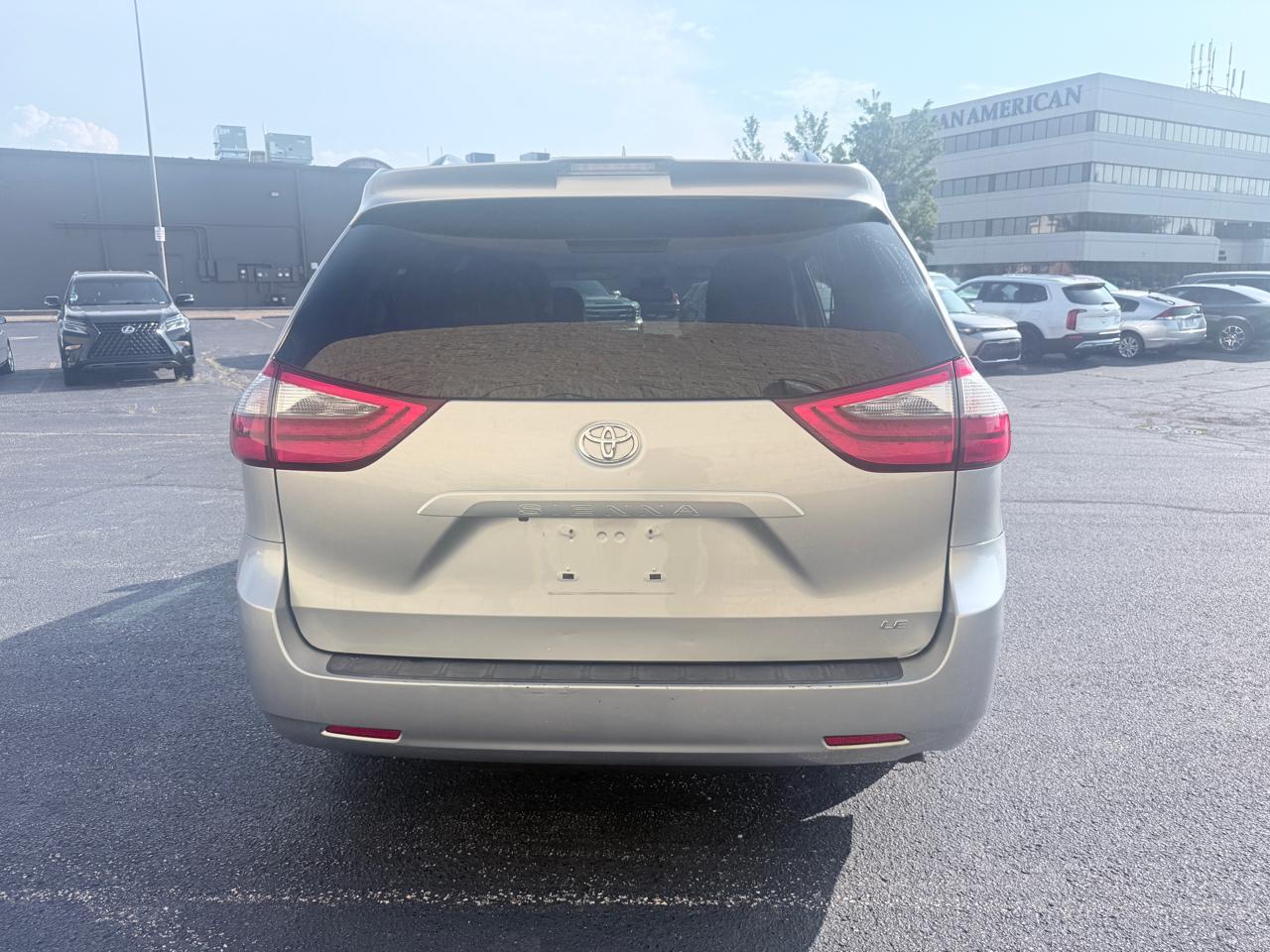 Toyota Sienna LE 8-Passenger 2020