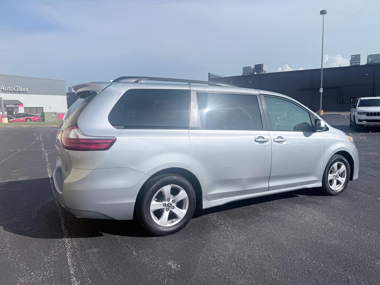 Toyota Sienna LE 8-Passenger 2020