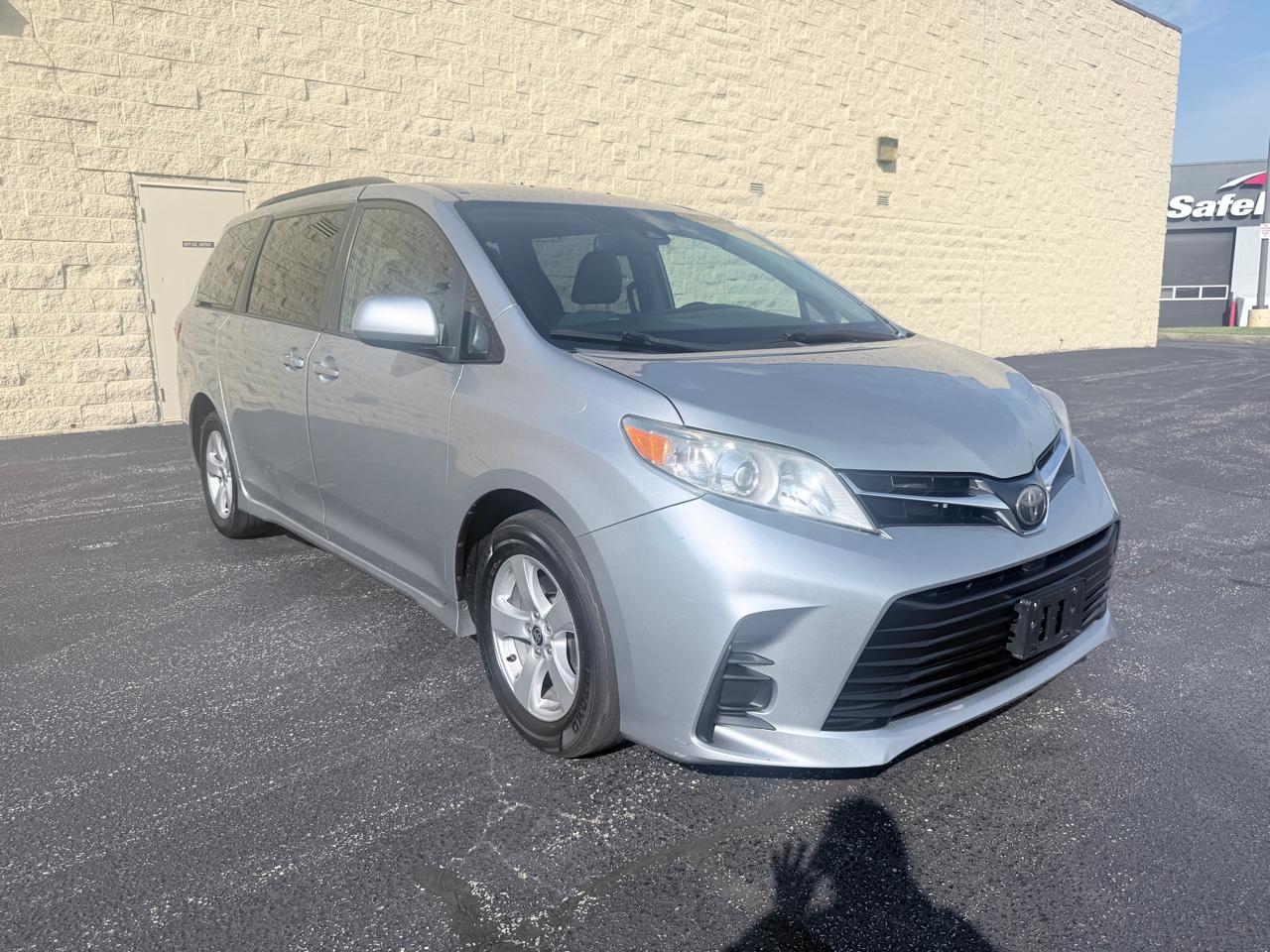 Toyota Sienna LE 8-Passenger 2020