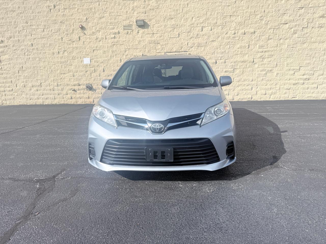 Toyota Sienna LE 8-Passenger 2020