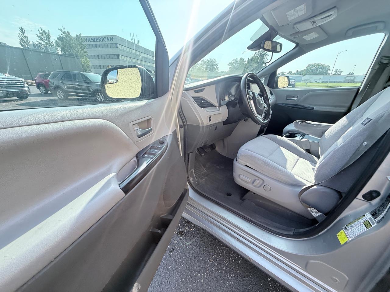 Toyota Sienna LE 8-Passenger 2020