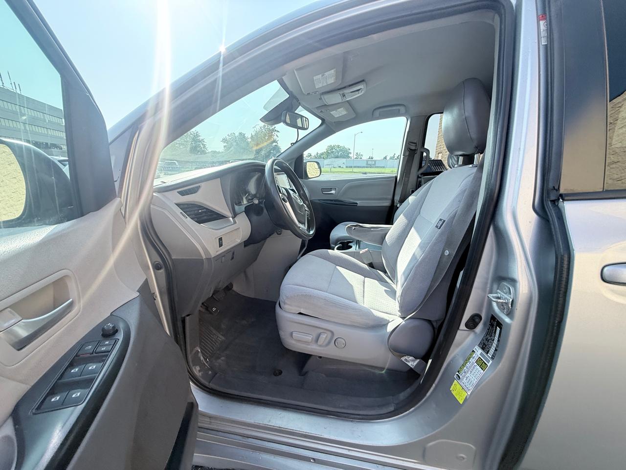 Toyota Sienna LE 8-Passenger 2020