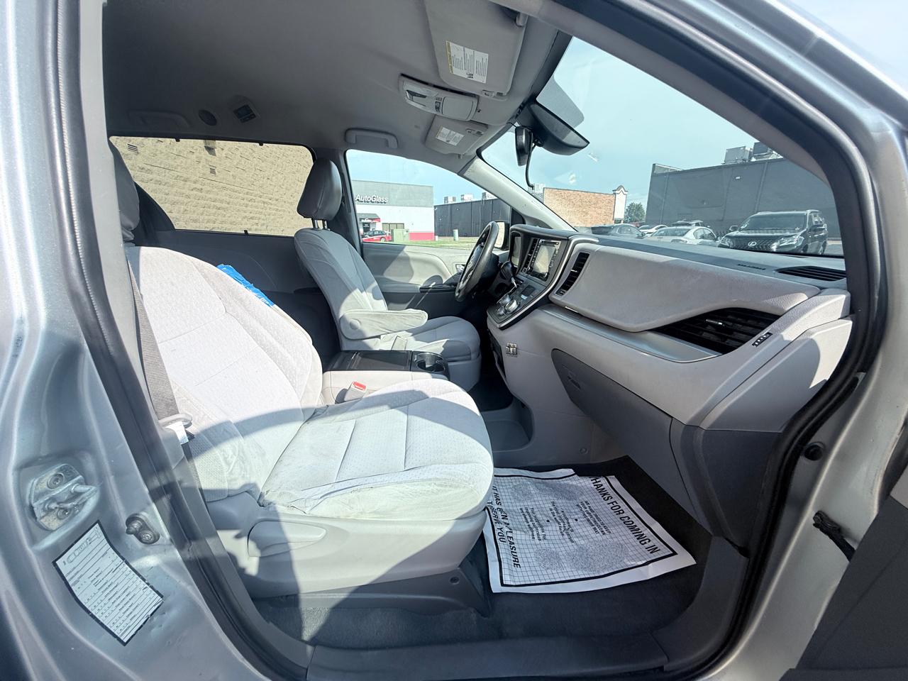 Toyota Sienna LE 8-Passenger 2020