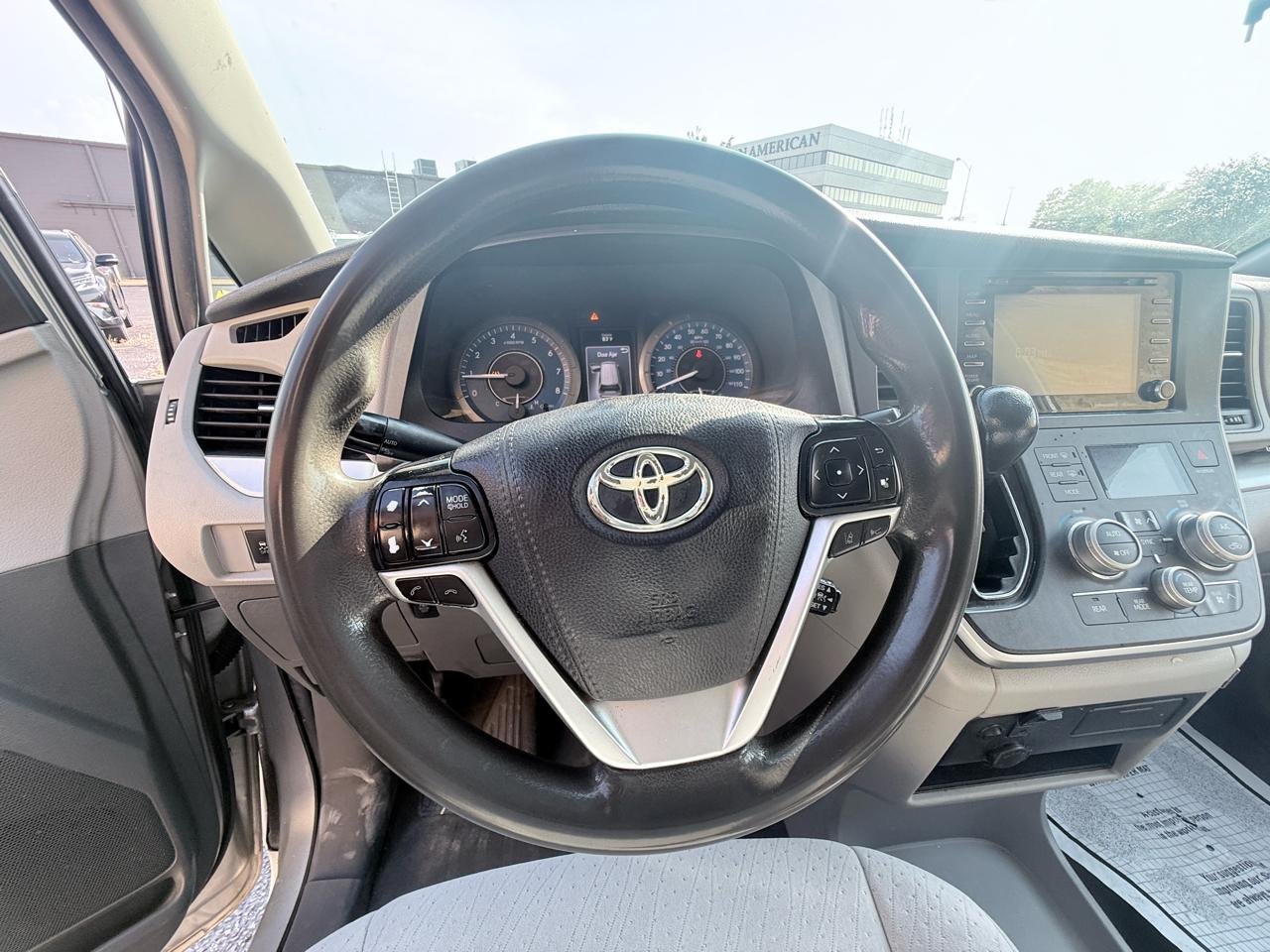 Toyota Sienna LE 8-Passenger 2020