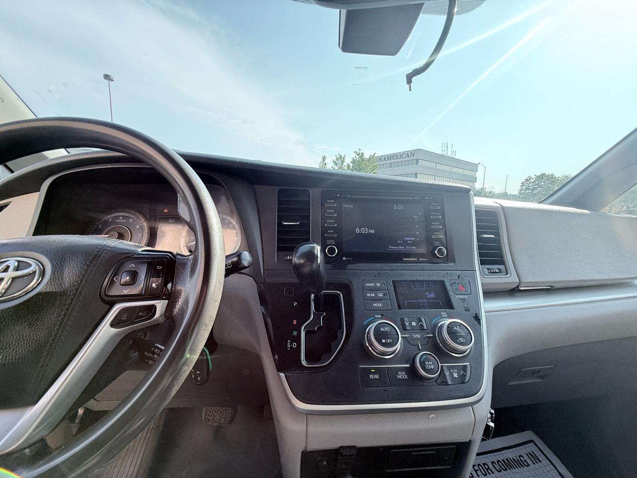 Toyota Sienna LE 8-Passenger 2020