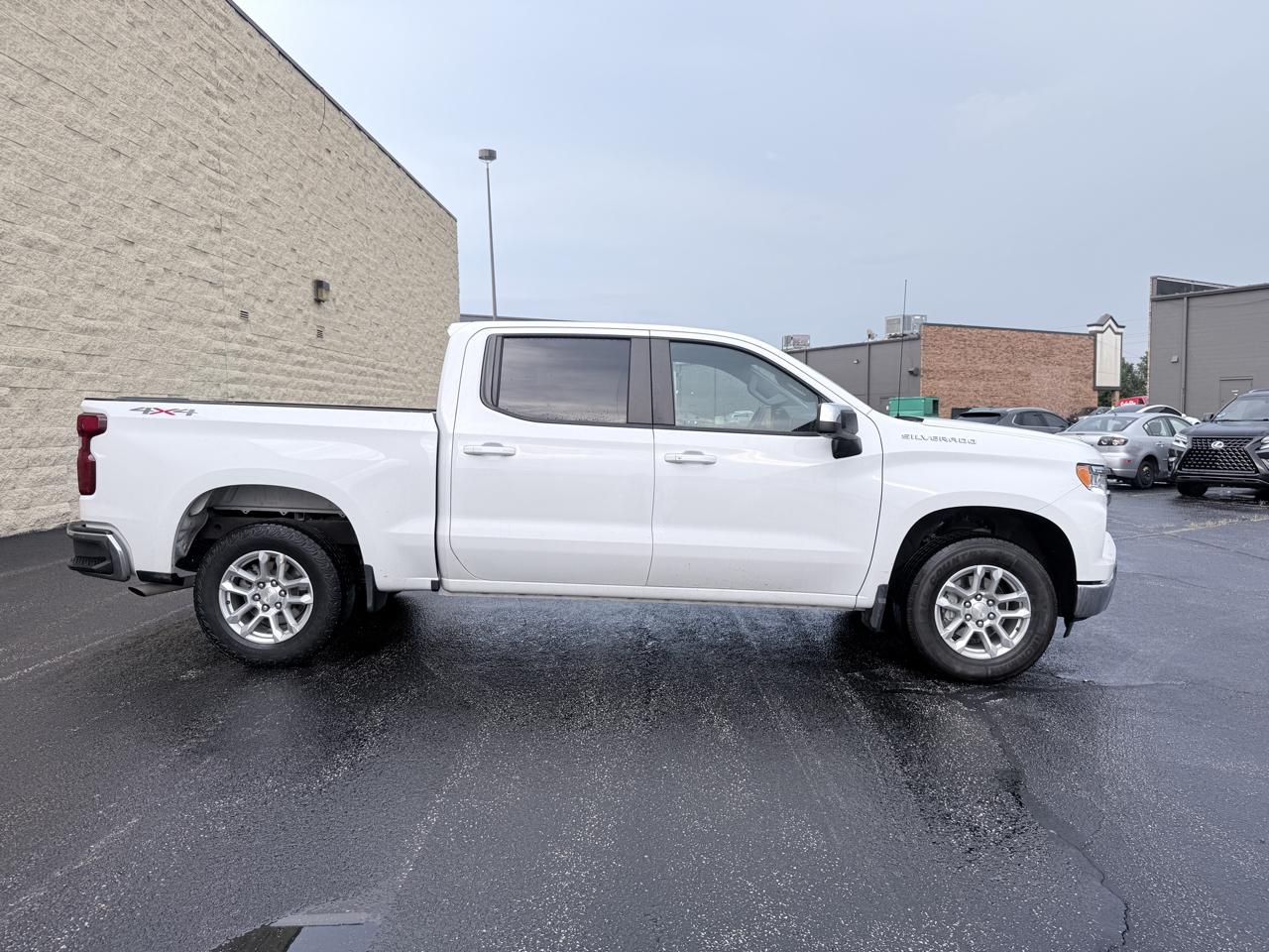 Chevrolet Silverado 1500 LT Crew Cab 4WD 2023