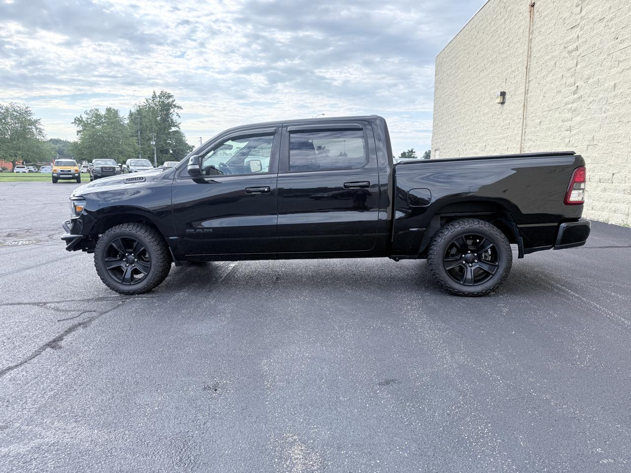 RAM 1500 Big Horn Crew Cab SWB 4WD 2020