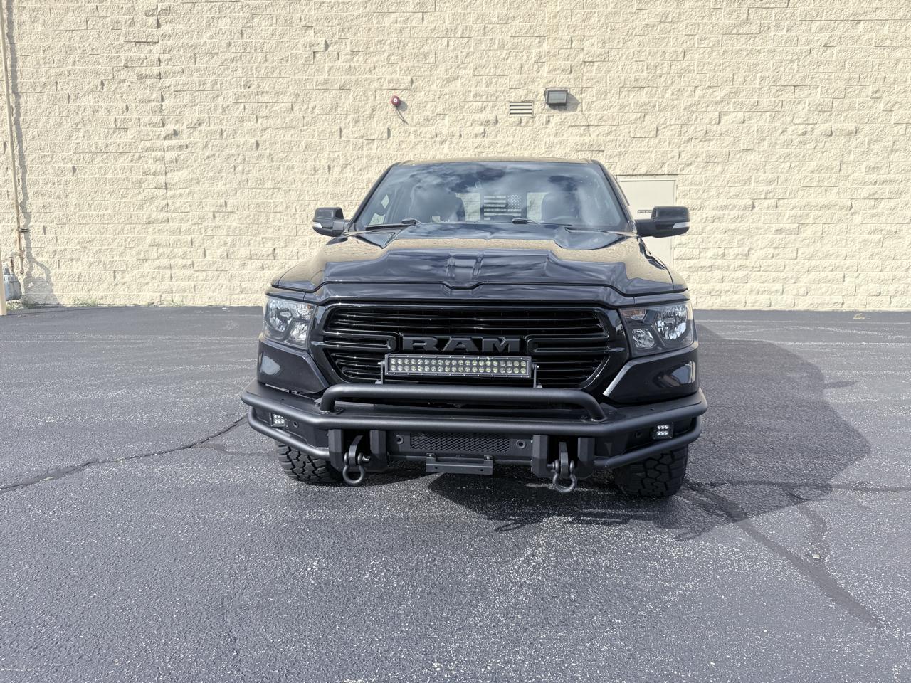 RAM 1500 Big Horn Crew Cab SWB 4WD 2020