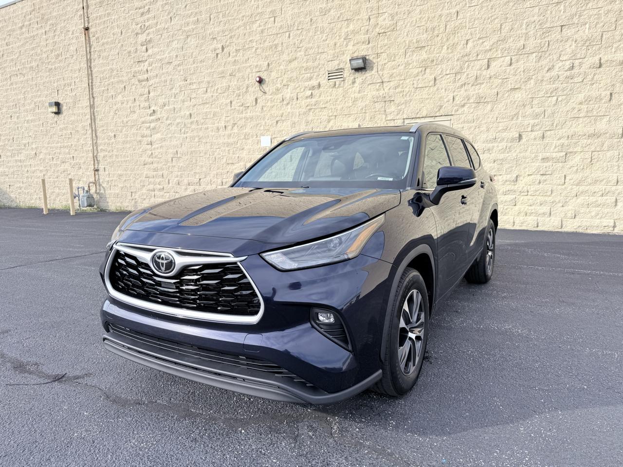 Toyota Highlander XLE FWD V6 2022