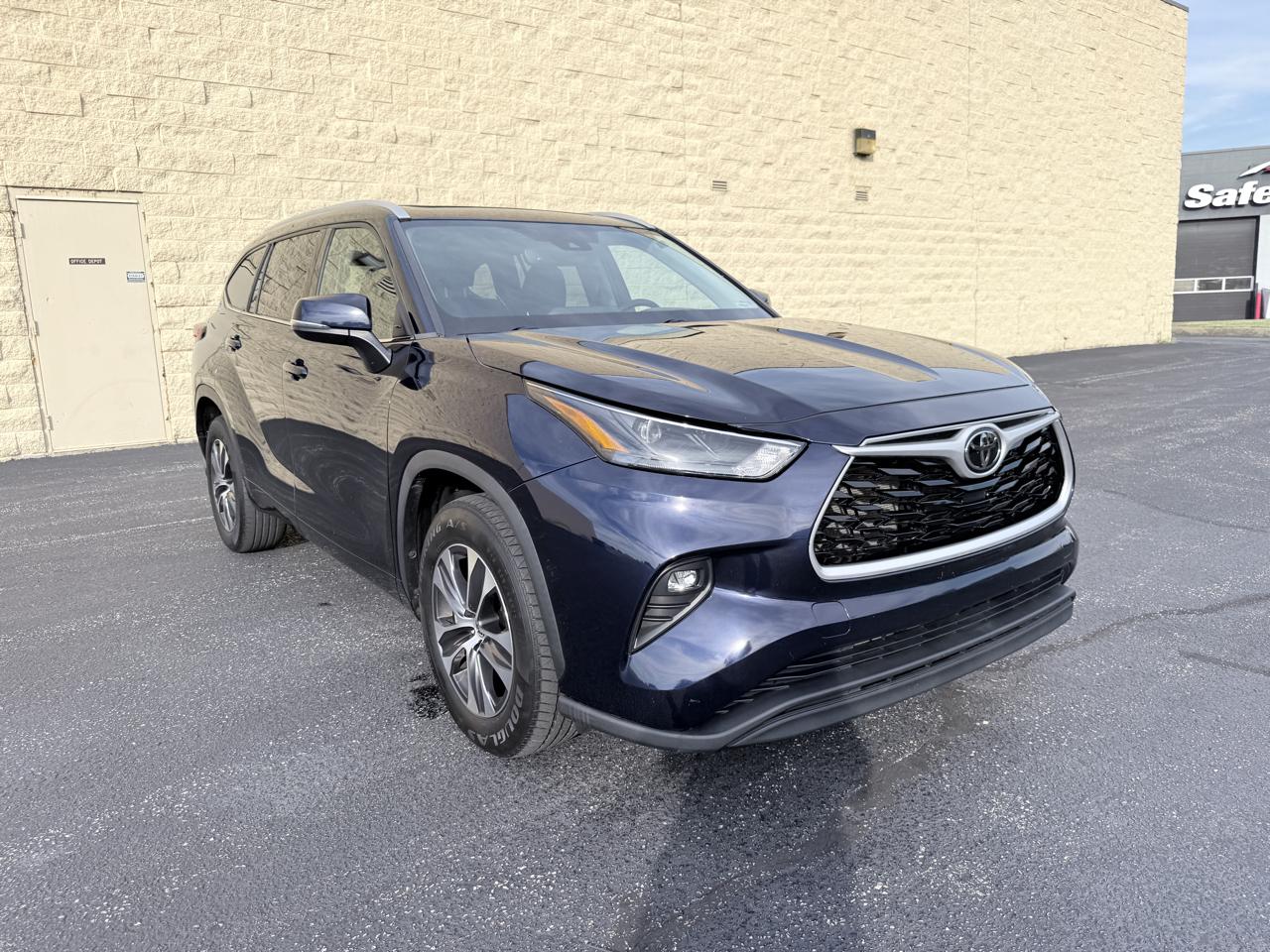 Toyota Highlander XLE FWD V6 2022