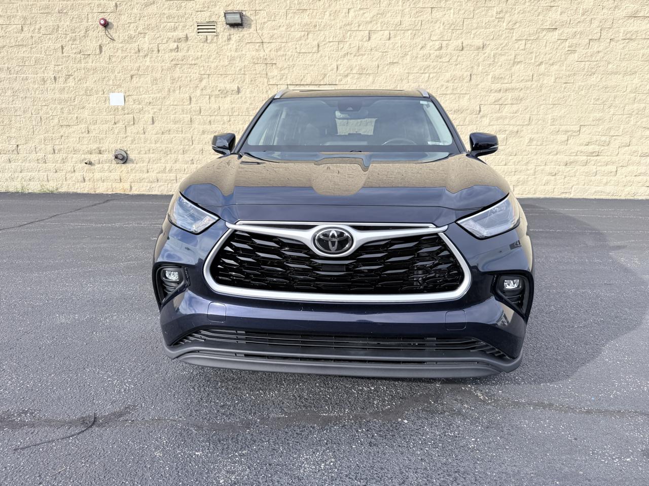 Toyota Highlander XLE FWD V6 2022