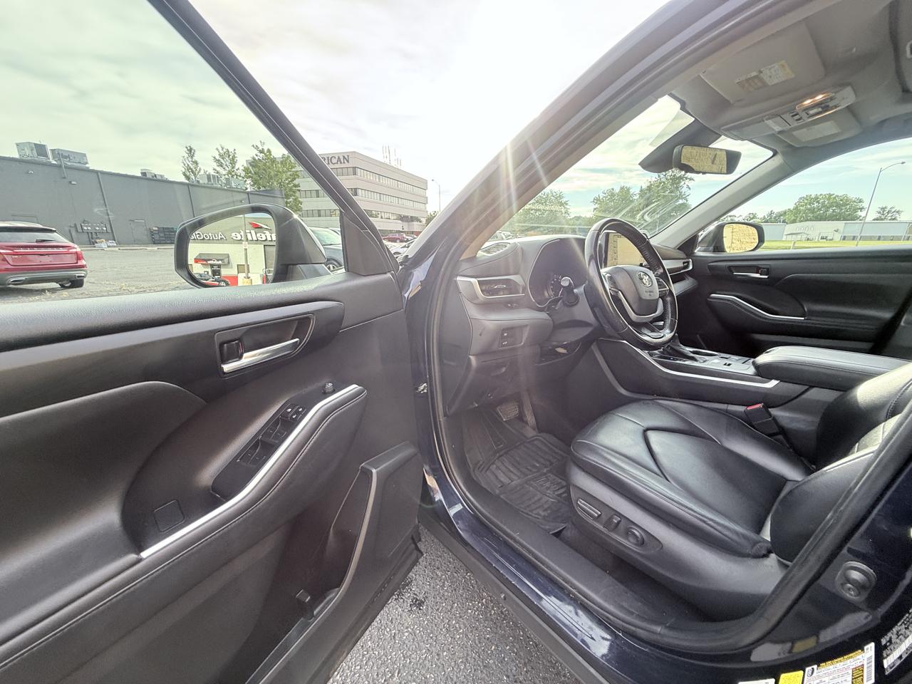 Toyota Highlander XLE FWD V6 2022
