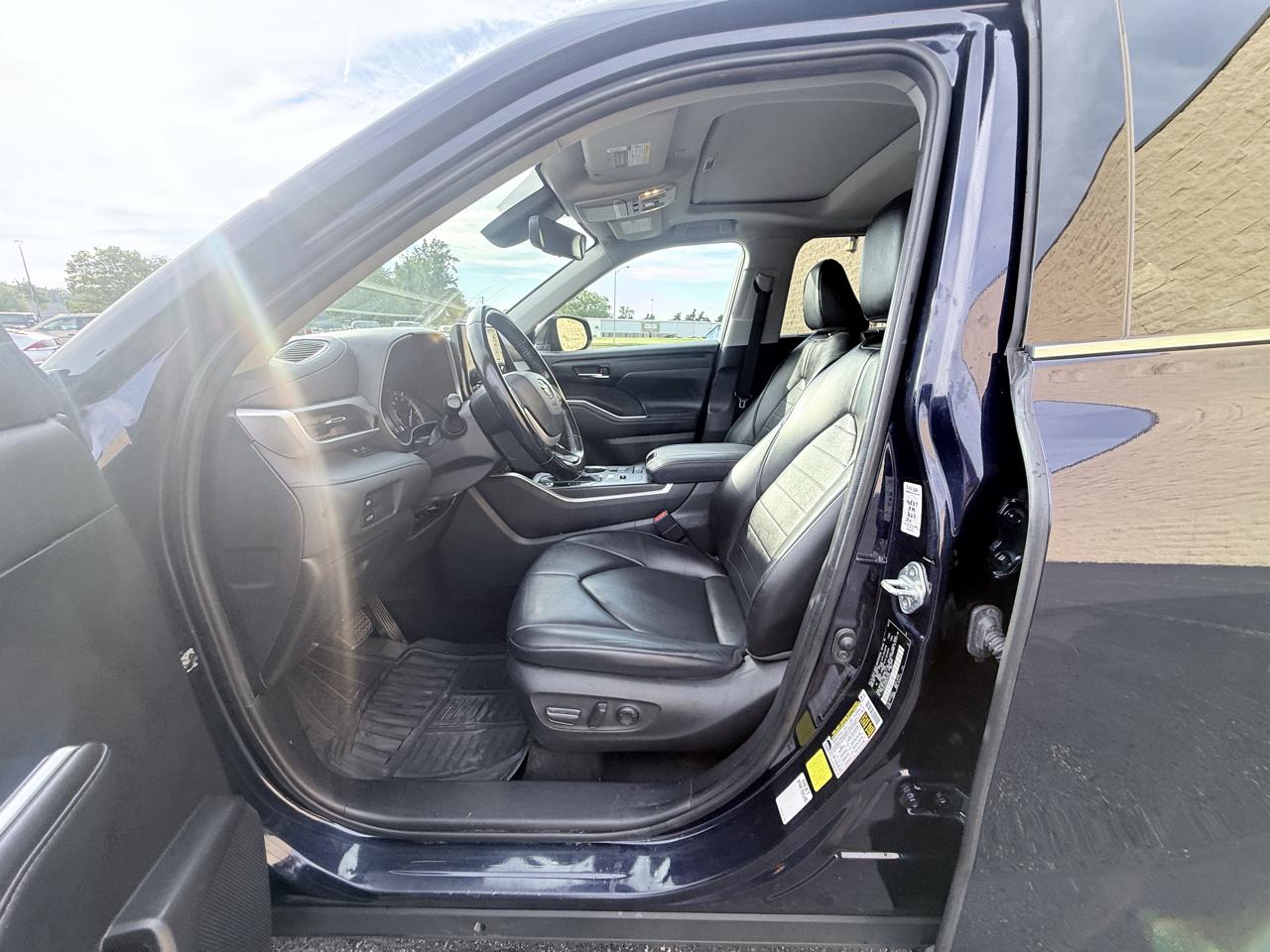 Toyota Highlander XLE FWD V6 2022