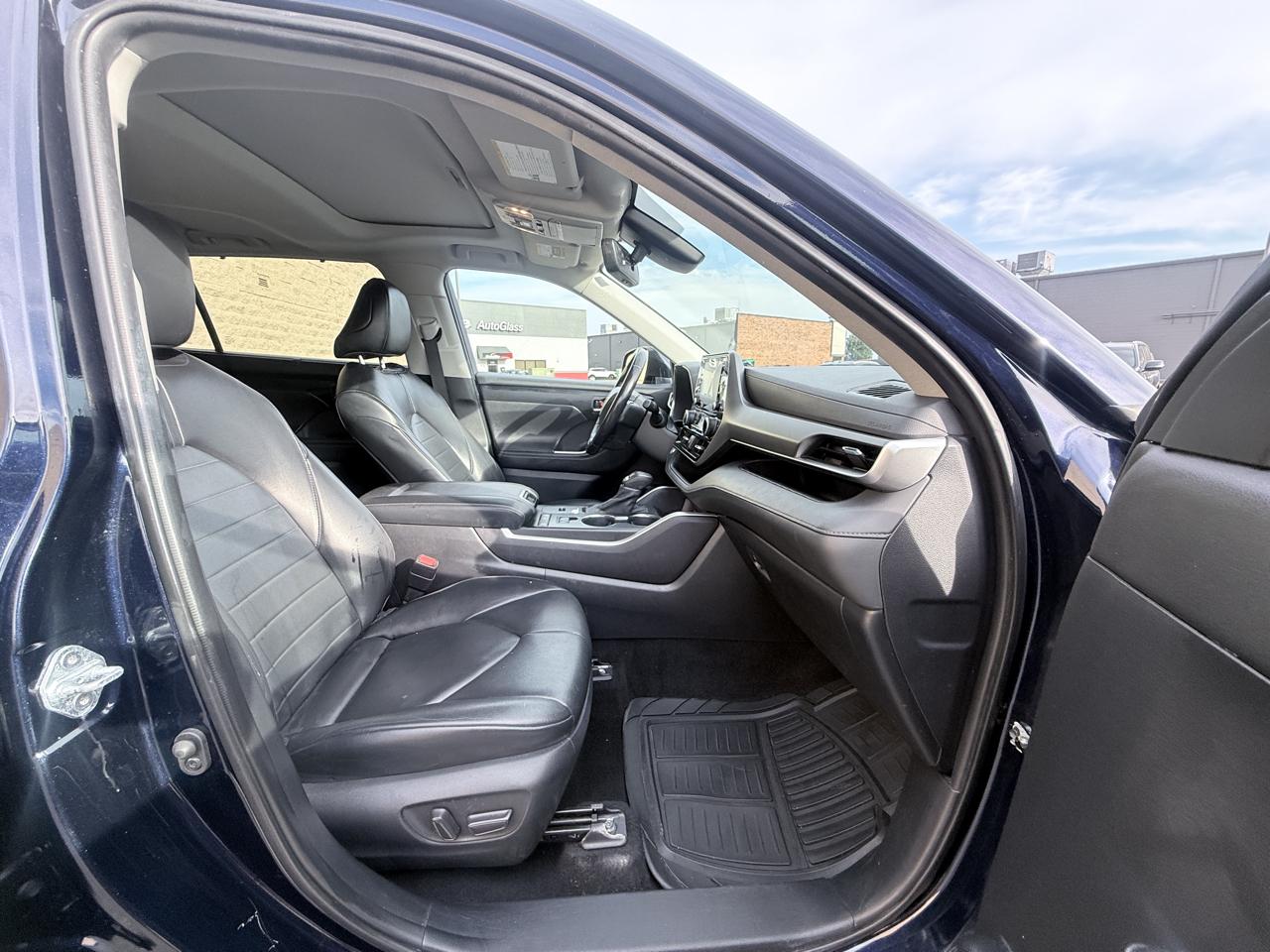 Toyota Highlander XLE FWD V6 2022