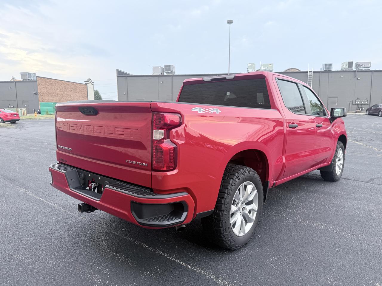 Chevrolet Silverado 1500 Custom Crew Cab 4WD 2023