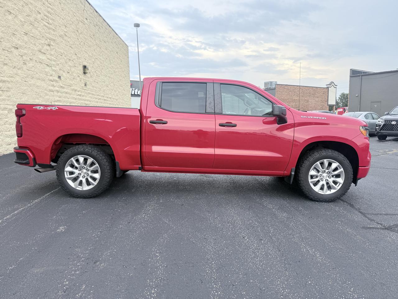 Chevrolet Silverado 1500 Custom Crew Cab 4WD 2023