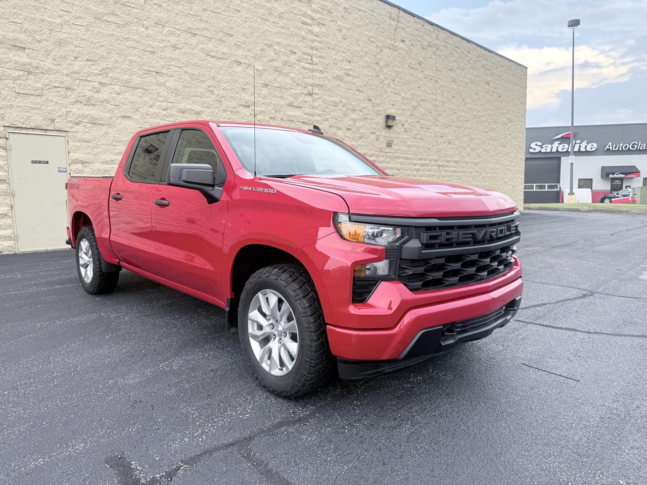 Chevrolet Silverado 1500 Custom Crew Cab 4WD 2023