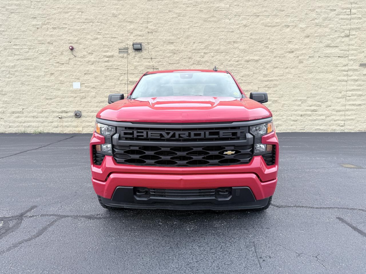 Chevrolet Silverado 1500 Custom Crew Cab 4WD 2023