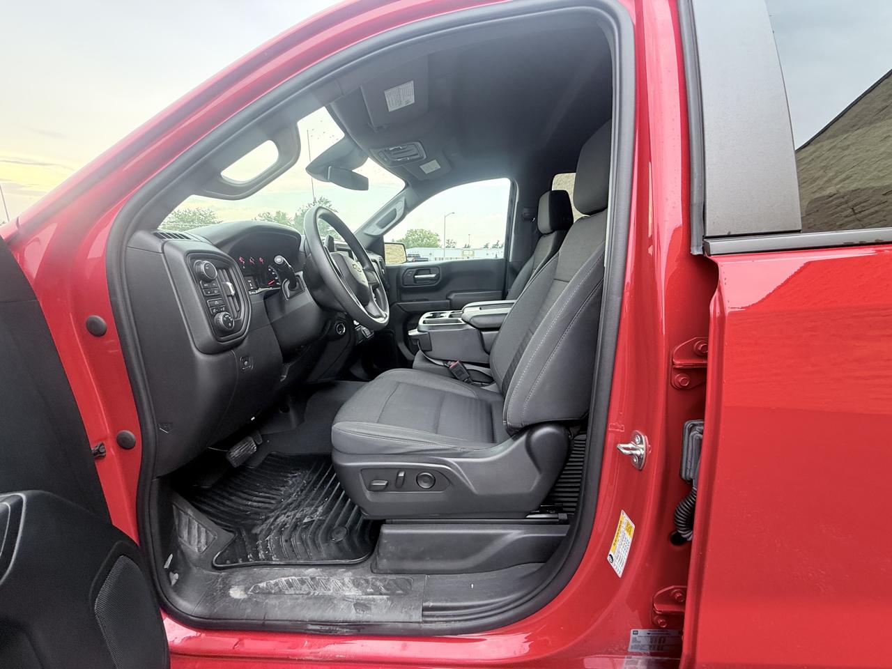 Chevrolet Silverado 1500 Custom Crew Cab 4WD 2023