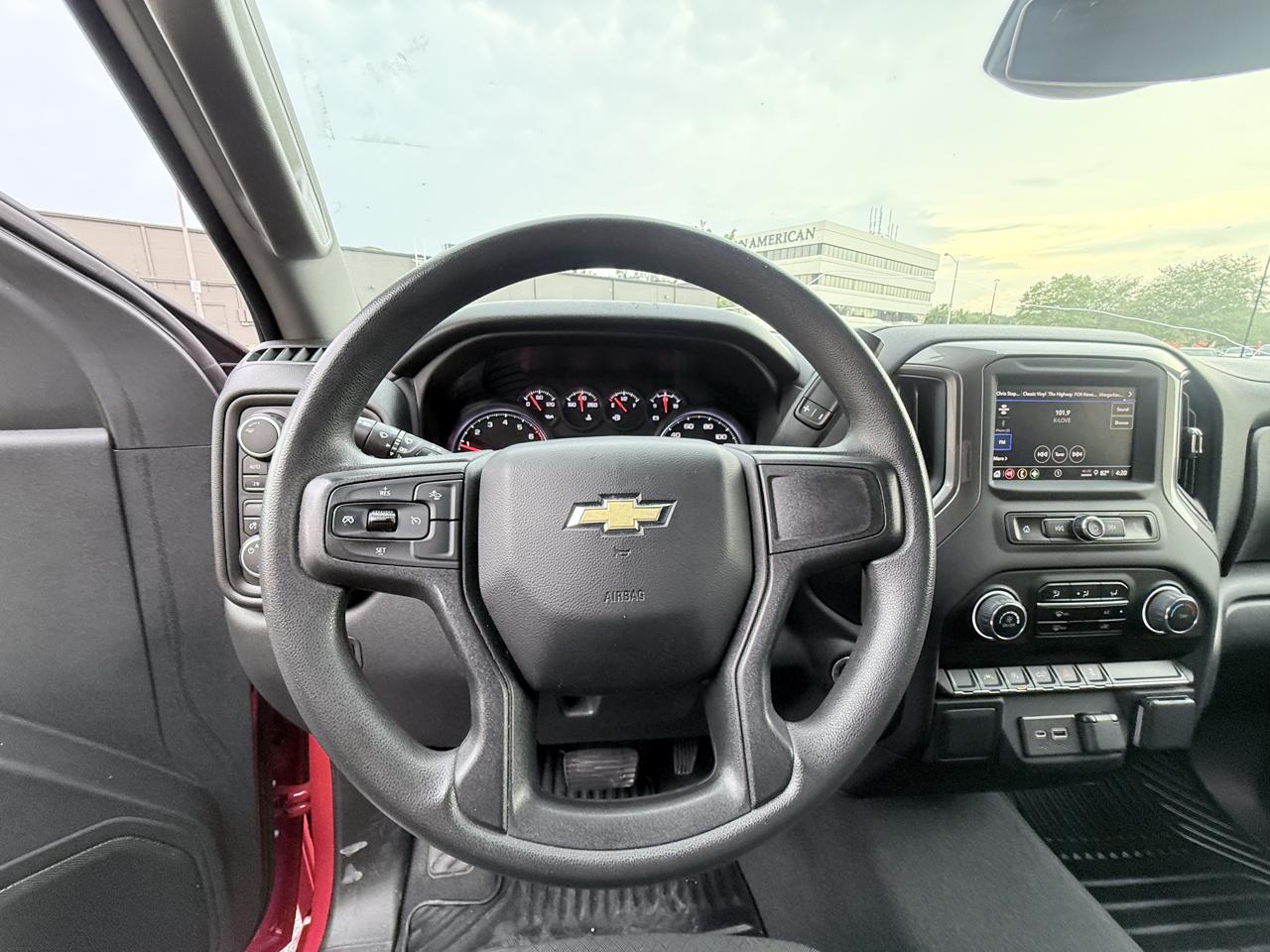 Chevrolet Silverado 1500 Custom Crew Cab 4WD 2023