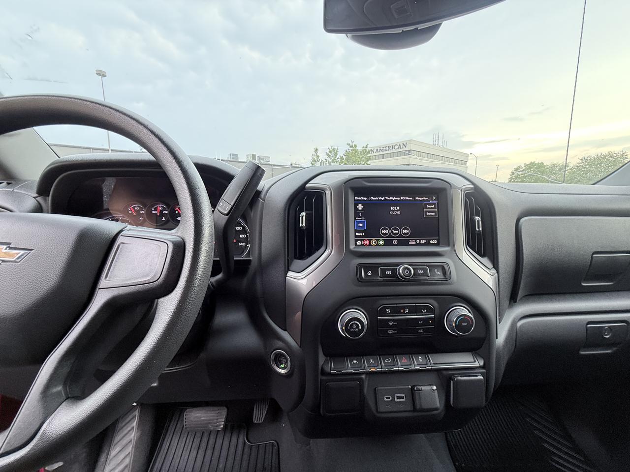 Chevrolet Silverado 1500 Custom Crew Cab 4WD 2023