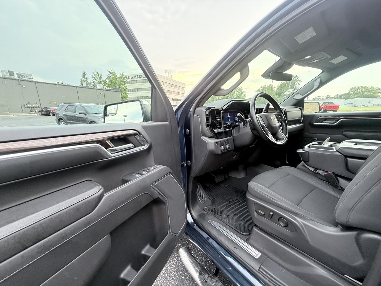 Chevrolet Silverado 1500 LT Crew Cab 2WD 2023