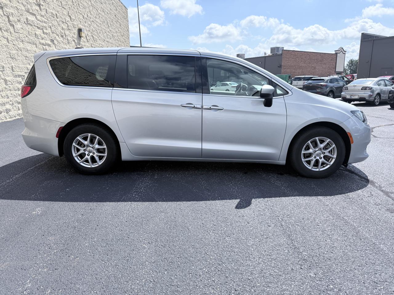 Chrysler Voyager LX 2023