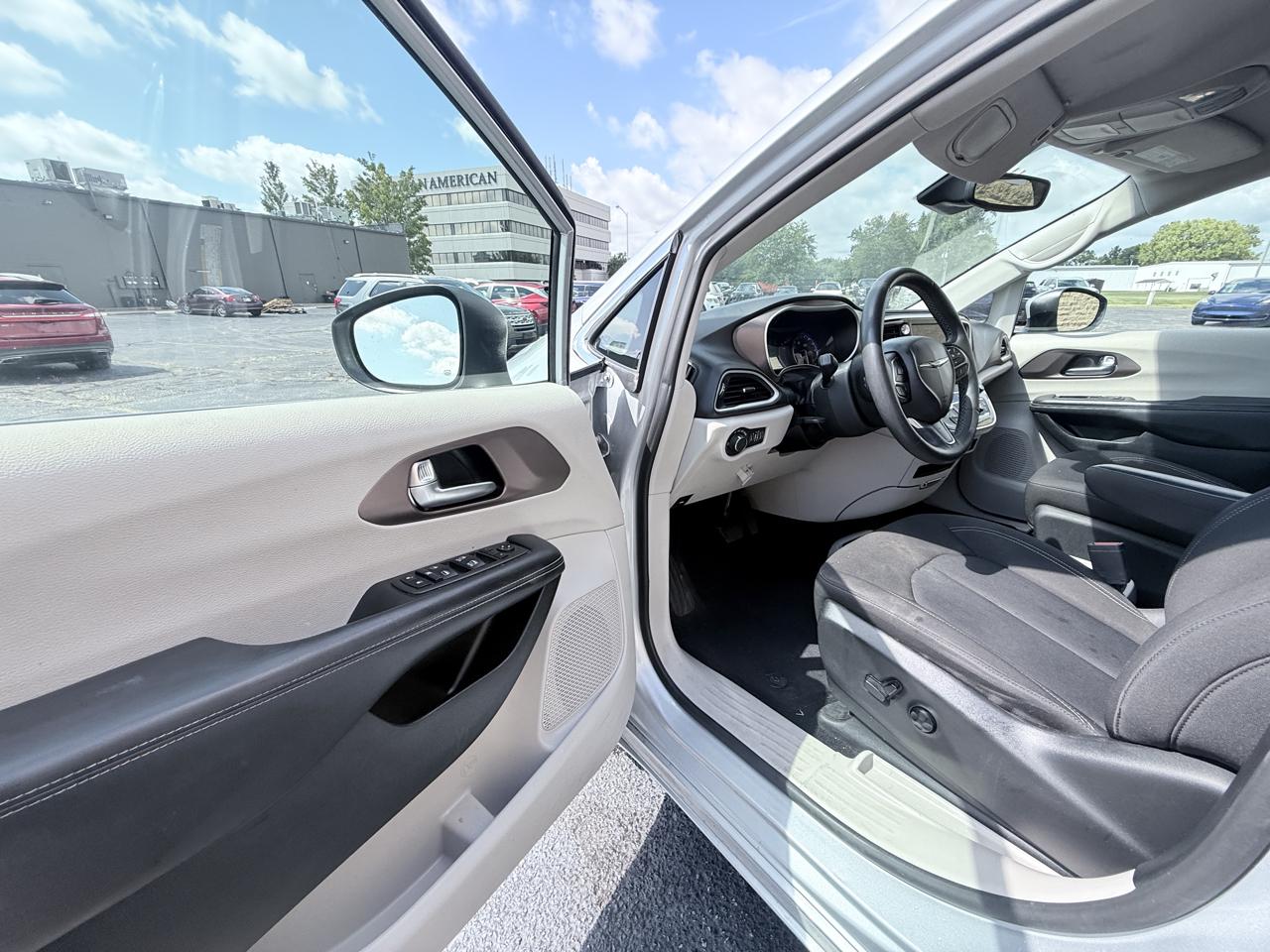 Chrysler Voyager LX 2023