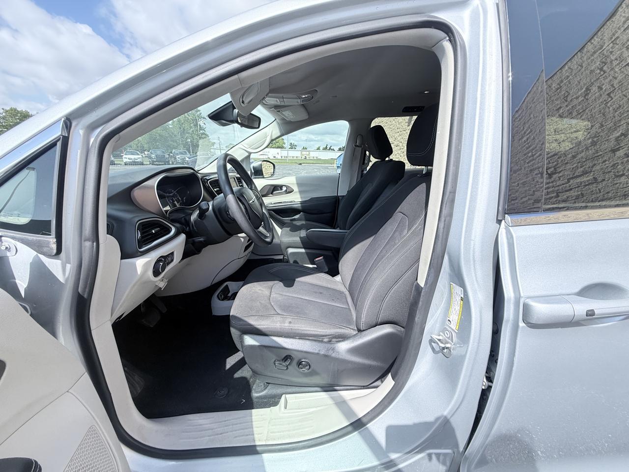 Chrysler Voyager LX 2023