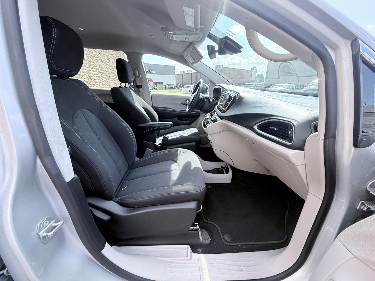 Chrysler Voyager LX 2023
