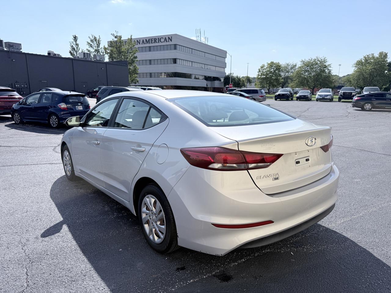 Hyundai Elantra SE 6AT 2018